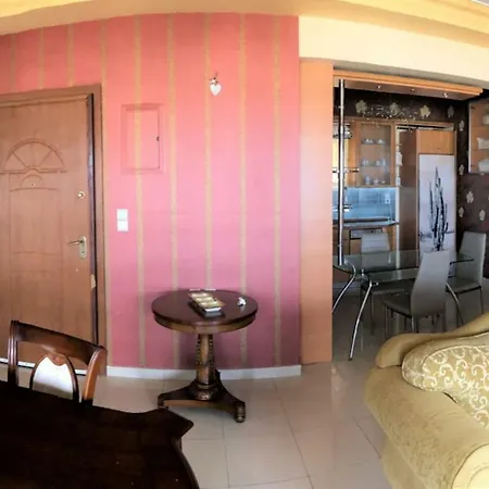 Family's Holiday House شقة ريثيمنو