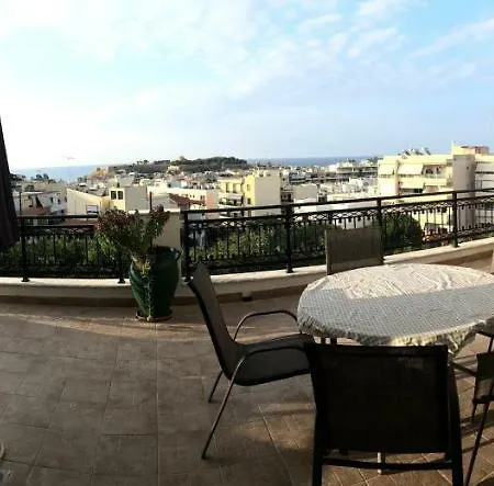 Family's Holiday House شقة
