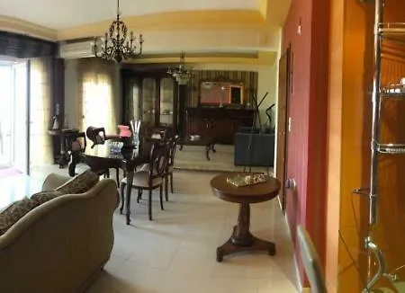 Family's Holiday House *